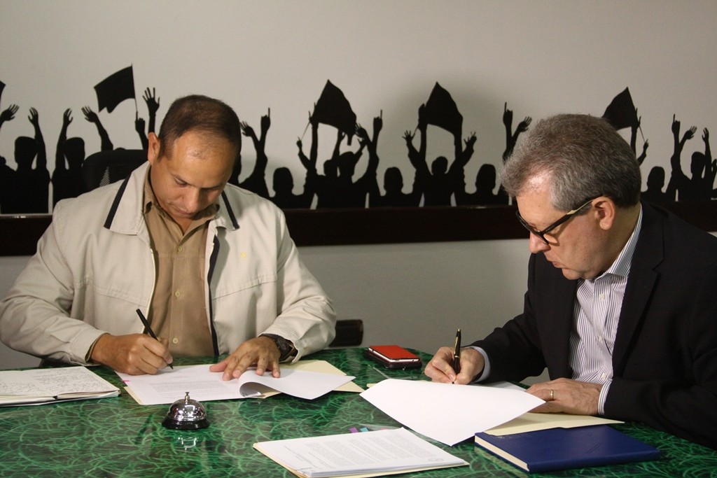 Durante el encuentro se firmaron tres acuerdos de cooperación. (Foto / Michael Segovia)